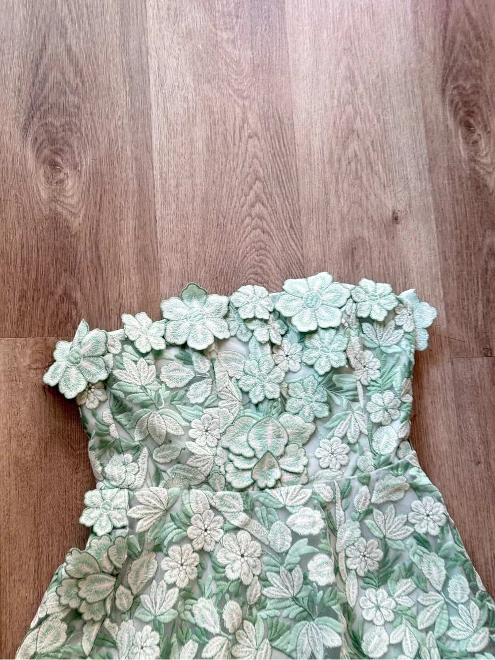 elliatt roseate green 3d floral lace applique strapless tiered maxi dress large - Picture 10 of 14